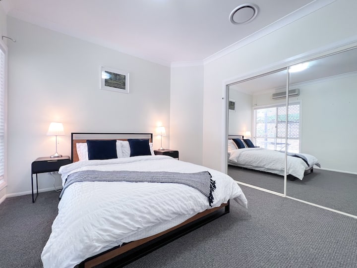 غرفة النوم 2 – سرير بحجم كوين نظرة عامة على الفناء الخلفي