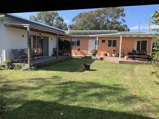 Modern beach bungalow gallery image 4