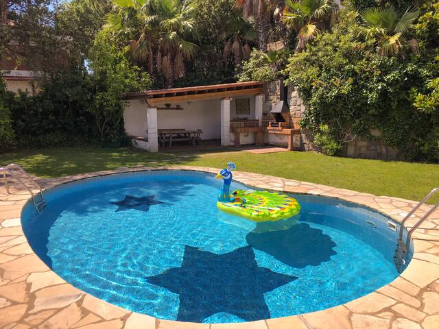 Pool & beach villa in Tossa gallery image 2