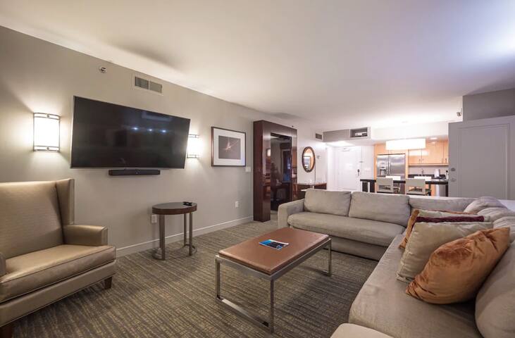 2KING 2 BDR SUITE at Hilton Elara gallery image 5