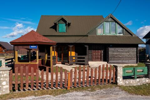 Mountain View Cabin with Sauna in Žabljak