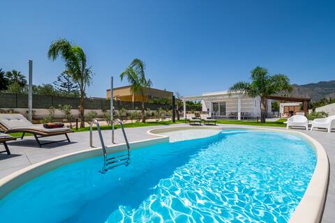Villa DellaTerra: Private Villa with Pool