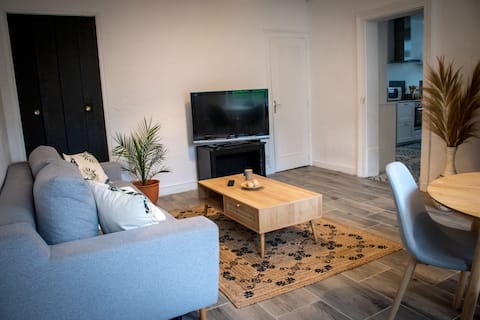 Annonce Airbnb populaire: Renovated cottage with pool in the heart of Vendôme à Vendôme