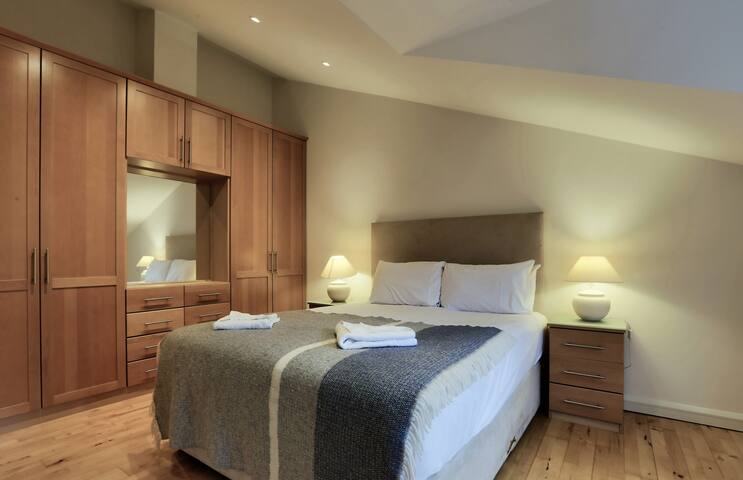 Luxury Mews in the Heart of City Centre!