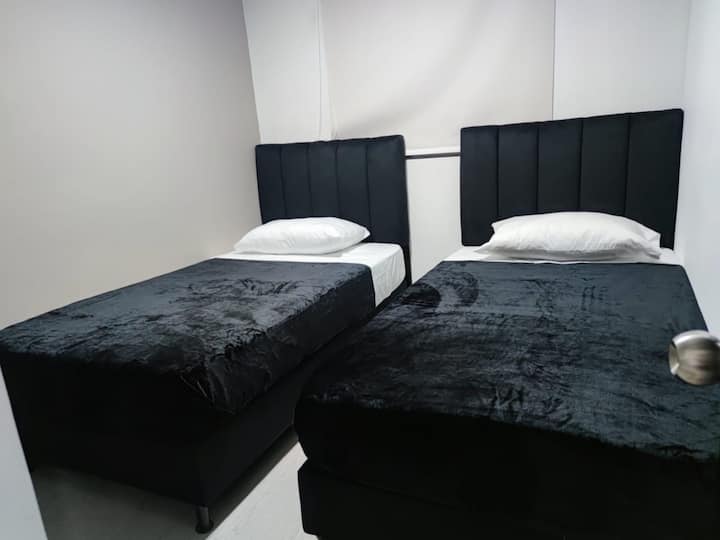 เรามีพื้นที่ที่ออกแบบเองเพื่อให้ผู้เข้าพักทุกคนรู้สึกเหมือนอยู่บ้าน