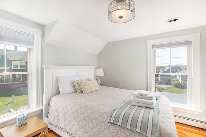 Bedroom #5: this bedroom contains a queen bed and is located on the second floor