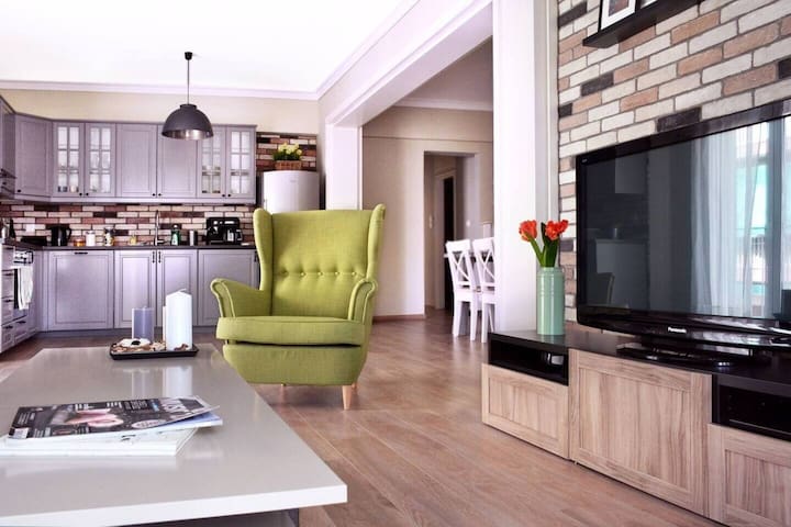 Near Acropolis, 3 bedroom Beautiful & Spacious apt