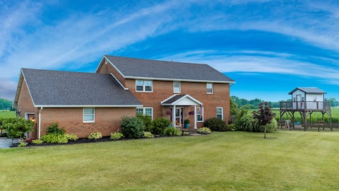 Estate on 68- Spacious 6BR, Dog Friendly, Fire Pit