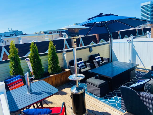 Fun five storey townhouse in the city