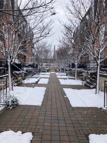 Fun five storey townhouse in the city gallery image 4