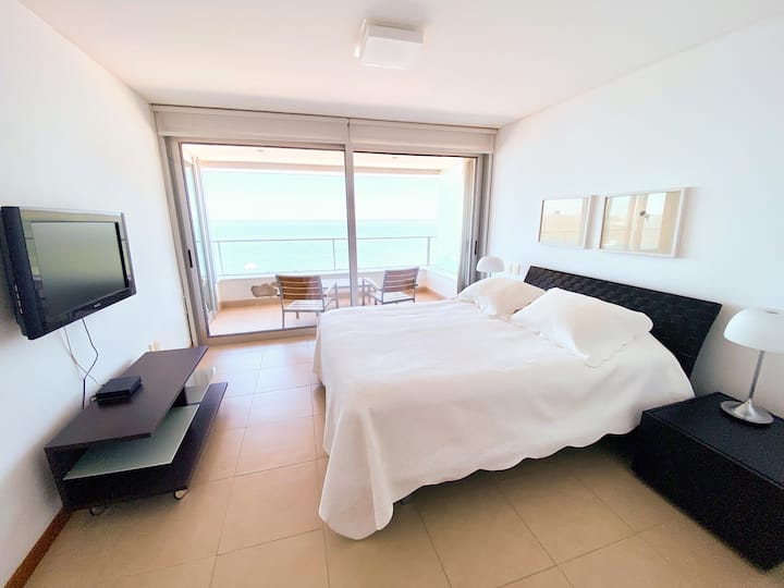 الغرفة الرئيسية - الشرفة - إطلالة مذهلة على المحيط.