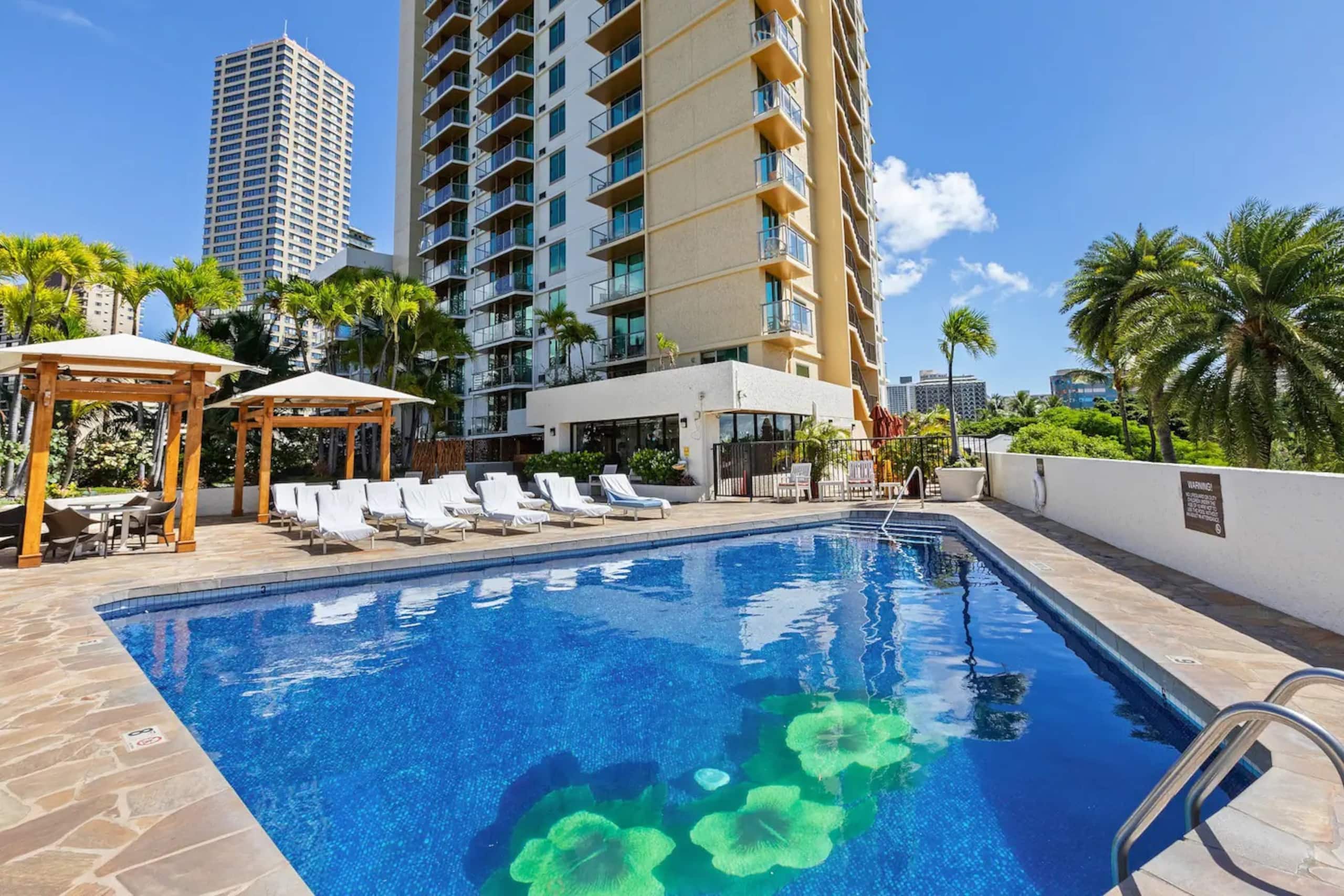 Waikiki Cozy and Spacious Studio with Balcony - Image 25