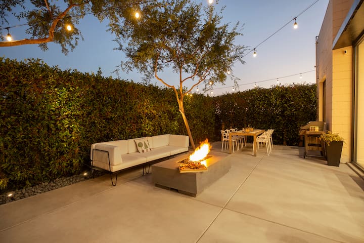 6 Br * 2 Fire Pit* 2 Kitchens*Historic Post Office gallery image 3