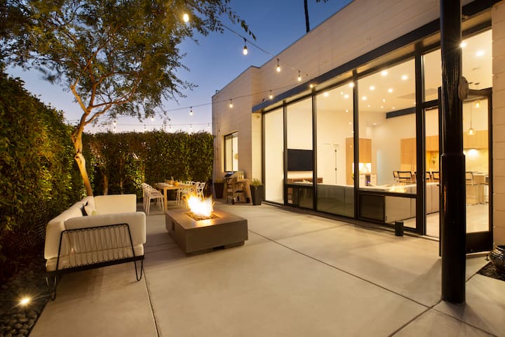 6 Br * 2 Fire Pit* 2 Kitchens*Historic Post Office gallery image 2