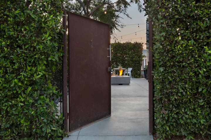 6 Br * 2 Fire Pit* 2 Kitchens*Historic Post Office