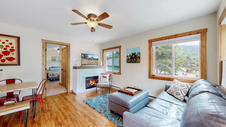 Mt Side Cottage; Rmnp, Hot Tub, Wildlife, Location - Estes Park, CO