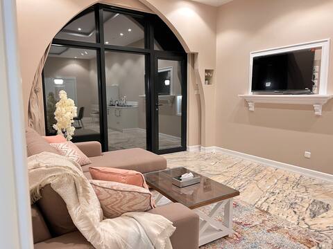 Hotel suite. Luxury (60m)with bedroom  and private entrance.