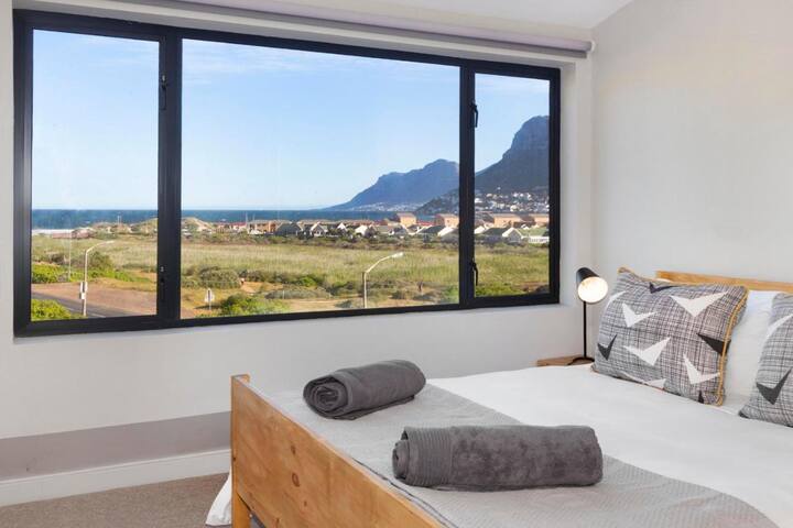 Clovelly Beach Villa (No load shedding!)