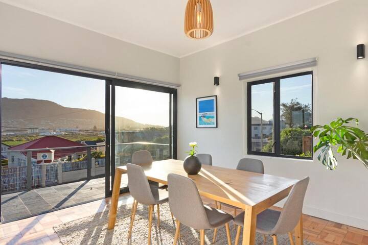 Clovelly Beach Villa (No load shedding!) gallery image 5