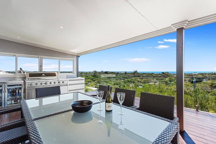 Trethellan -Bay views, 10 minute walk to the beach