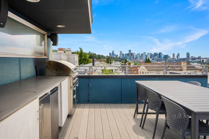 Spectacular Views 3 Bedroom Home w/ Rooftop, AC gallery image 4