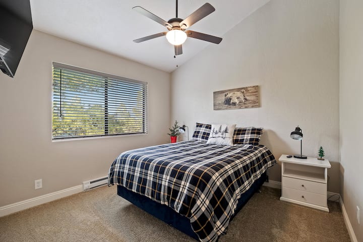 upstairs bedroom with queen bed
