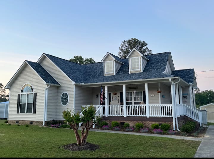 Private bedroom and bathroom in a lakeside home. Houses for Rent in