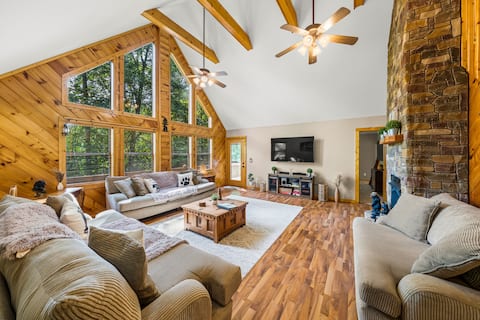 Popular Airbnb listing: 2 King Bed_Kids Game Room_Hot Tub_VR and Xbox in Cosby