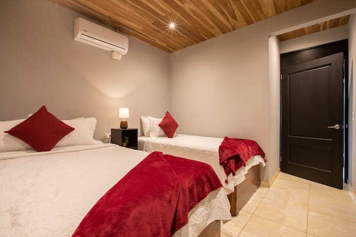 Брачен кревет (широк 150-179 см)
Брачен кревет (широк 150-179 см)