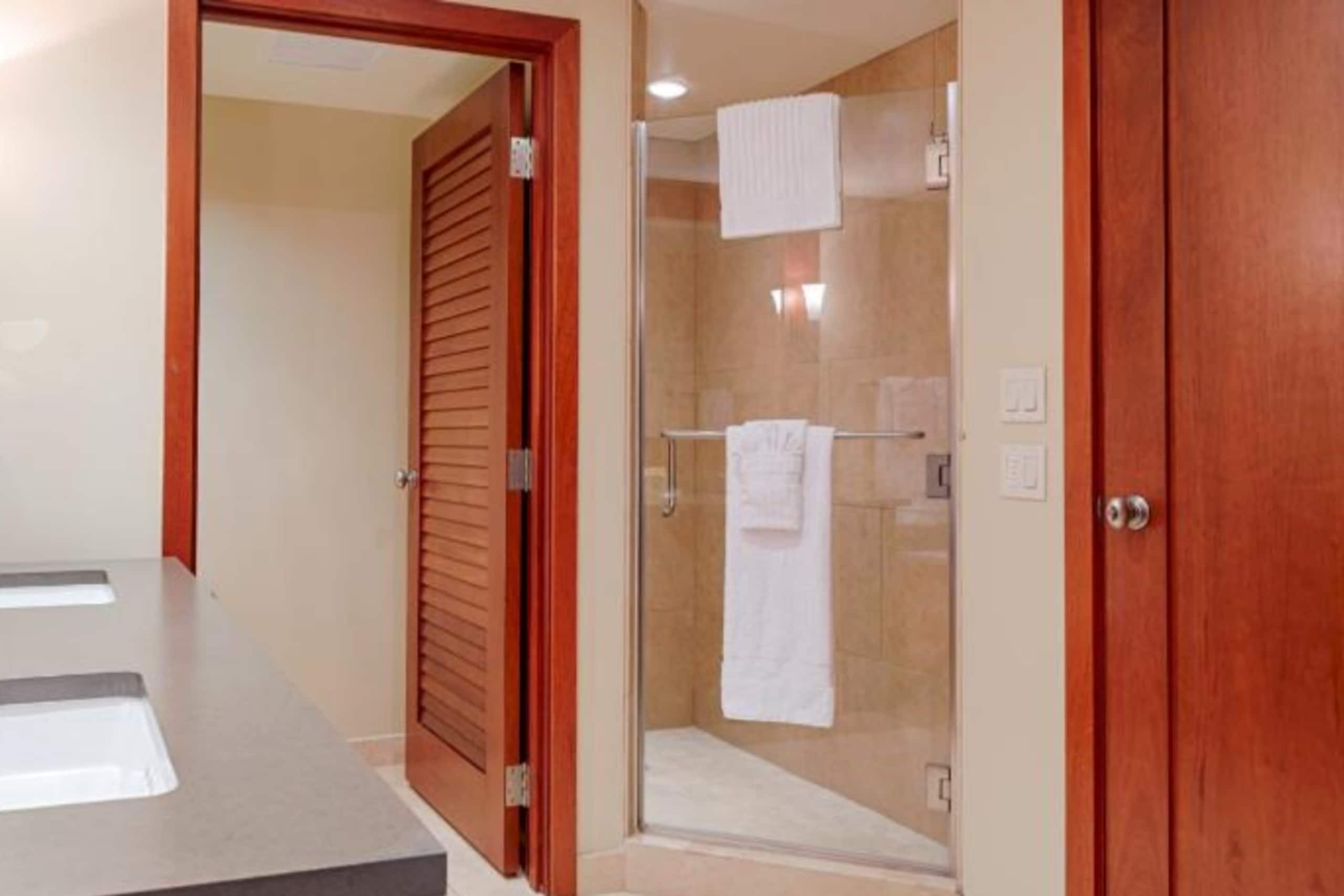 Condo in Honolulu County · ★4.97 · 2 bedrooms · 3 beds · 2 private baths - Image 1