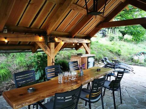 House and Tinyhouse, airco,large garden and canopy