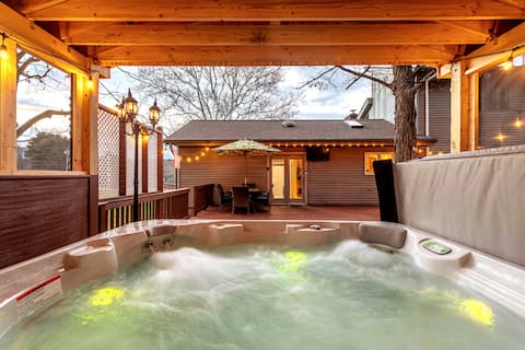 Amenity-Rich Mtn-View Cabin| HotTub| GameRm| Ski