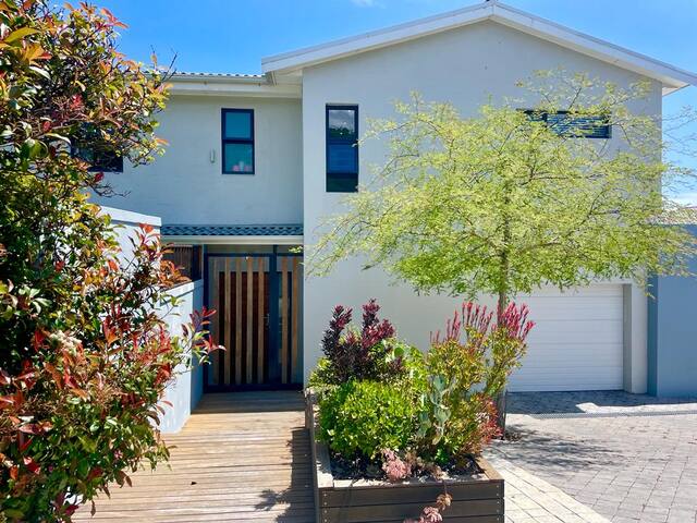 Cabernet Avenue gallery image 3