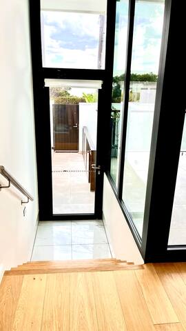 Luxury Beach Front Townhouse gallery image 4