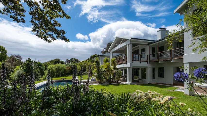 Kapito Palace, by Steadfast Collection gallery image 3