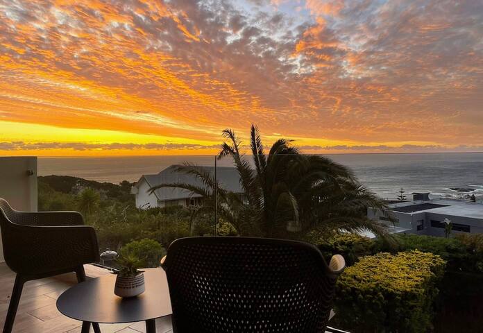 Beautiful flat with stunning ocean views