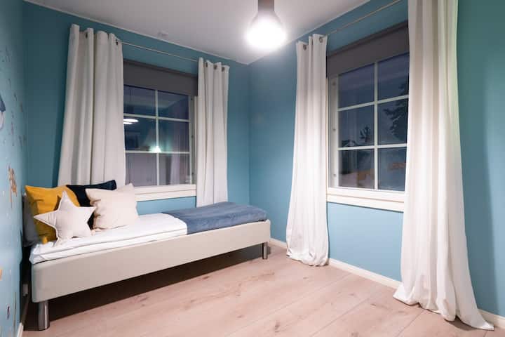 3. Chumba cha kulala / ghorofani. Kitanda kimoja. Pia kuna uwezekano wa kitanda cha ziada au kitanda cha kusafiri cha mtoto, kinachopatikana kwa ombi.