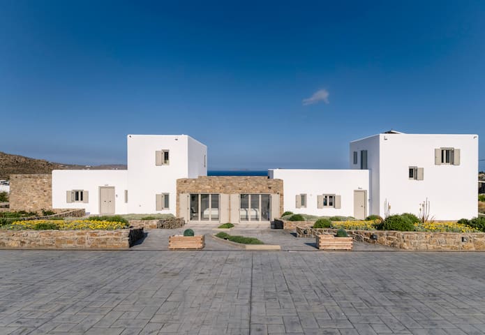 Villa Apiro | MG Villas Mykonos gallery image 5