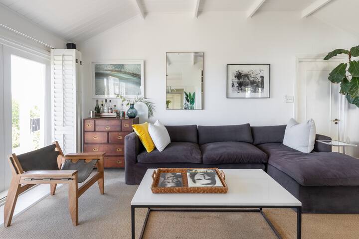 Bentley’s Bungalow, Clifton 4th beach by Steadfast gallery image 3