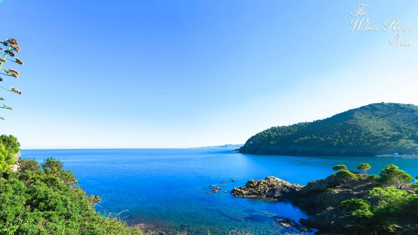 Waterfront villa with breathtaking views and pool