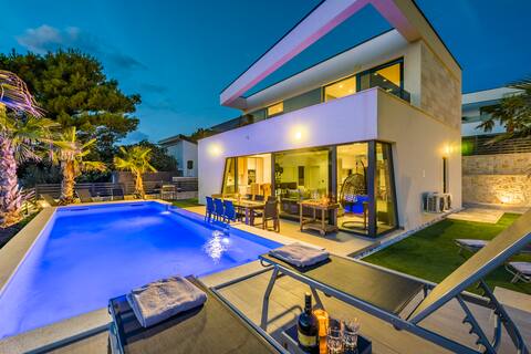 Successful Airbnb property: Villa Leonie, luxury villa with private pool in Stara Novalja
