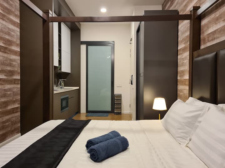 Romantic Log Cabin-heart Of Kl, Near Klcc/kl Tower - Kuala Lumpur