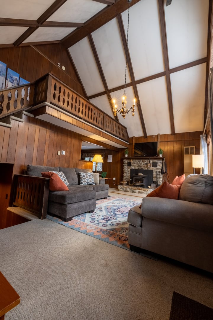 Rustic Swiss Chalet Minutes from JAY PEAK Chalets for Rent in