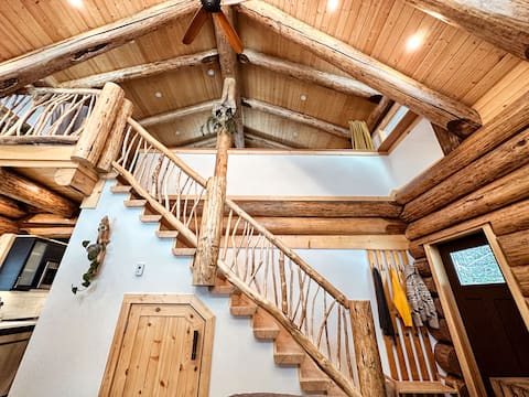 Peaceful Log Cabin – Quick bike to Red Mt. Trails