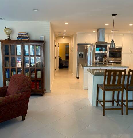 Modern 3BR/2BA-Holiday Stay By Beach & Dinning