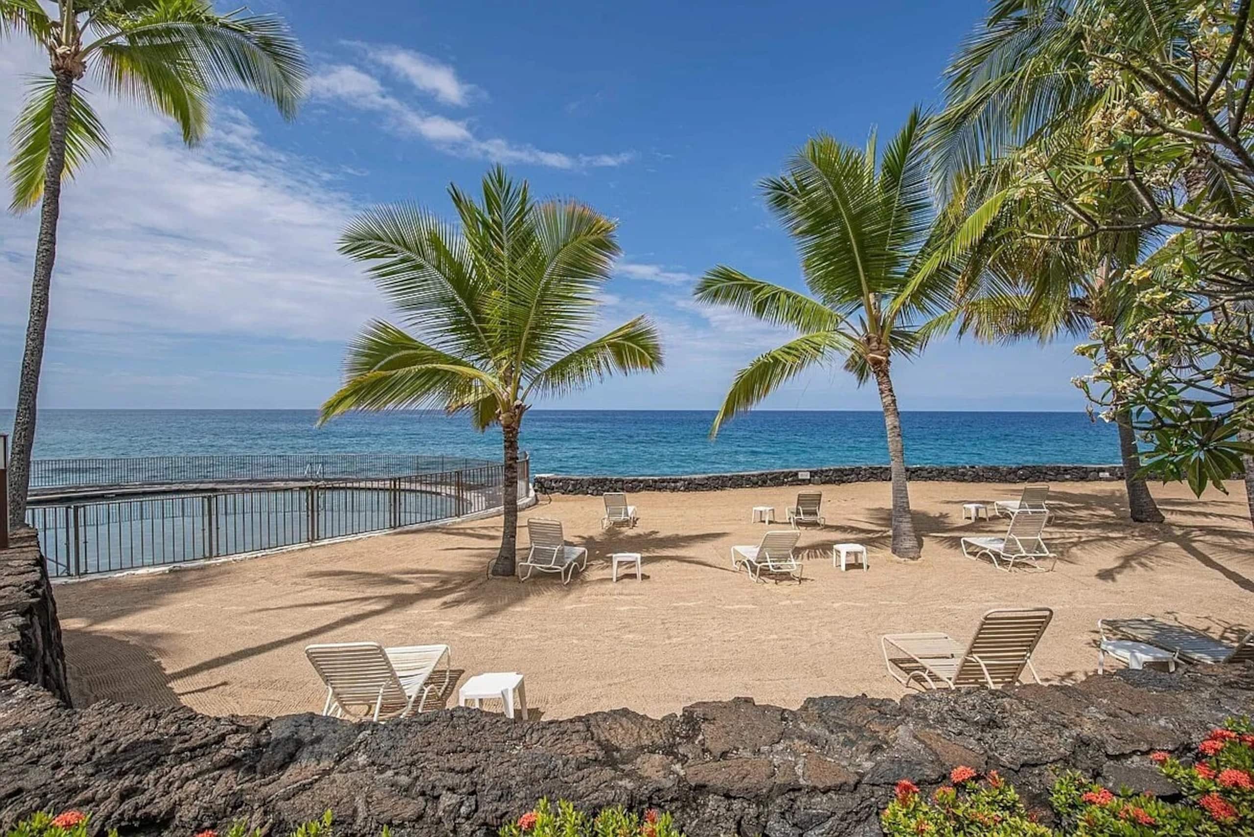 Condo in Kailua-Kona · ★4.96 · 1 bedroom · 2 beds · 1 bath - Image 16