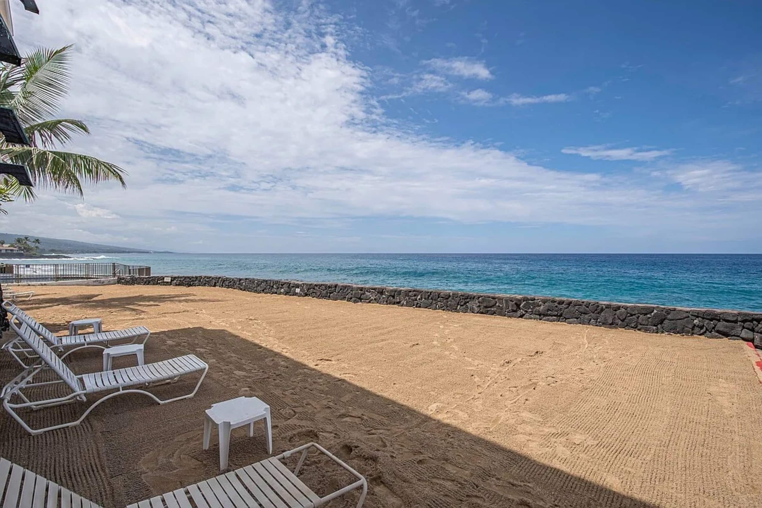 Condo in Kailua-Kona · ★4.96 · 1 bedroom · 2 beds · 1 bath - Image 17