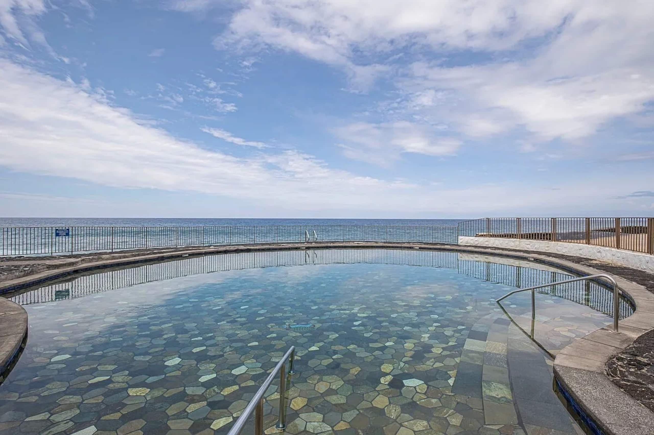 Condo in Kailua-Kona · ★4.96 · 1 bedroom · 2 beds · 1 bath - Image 24