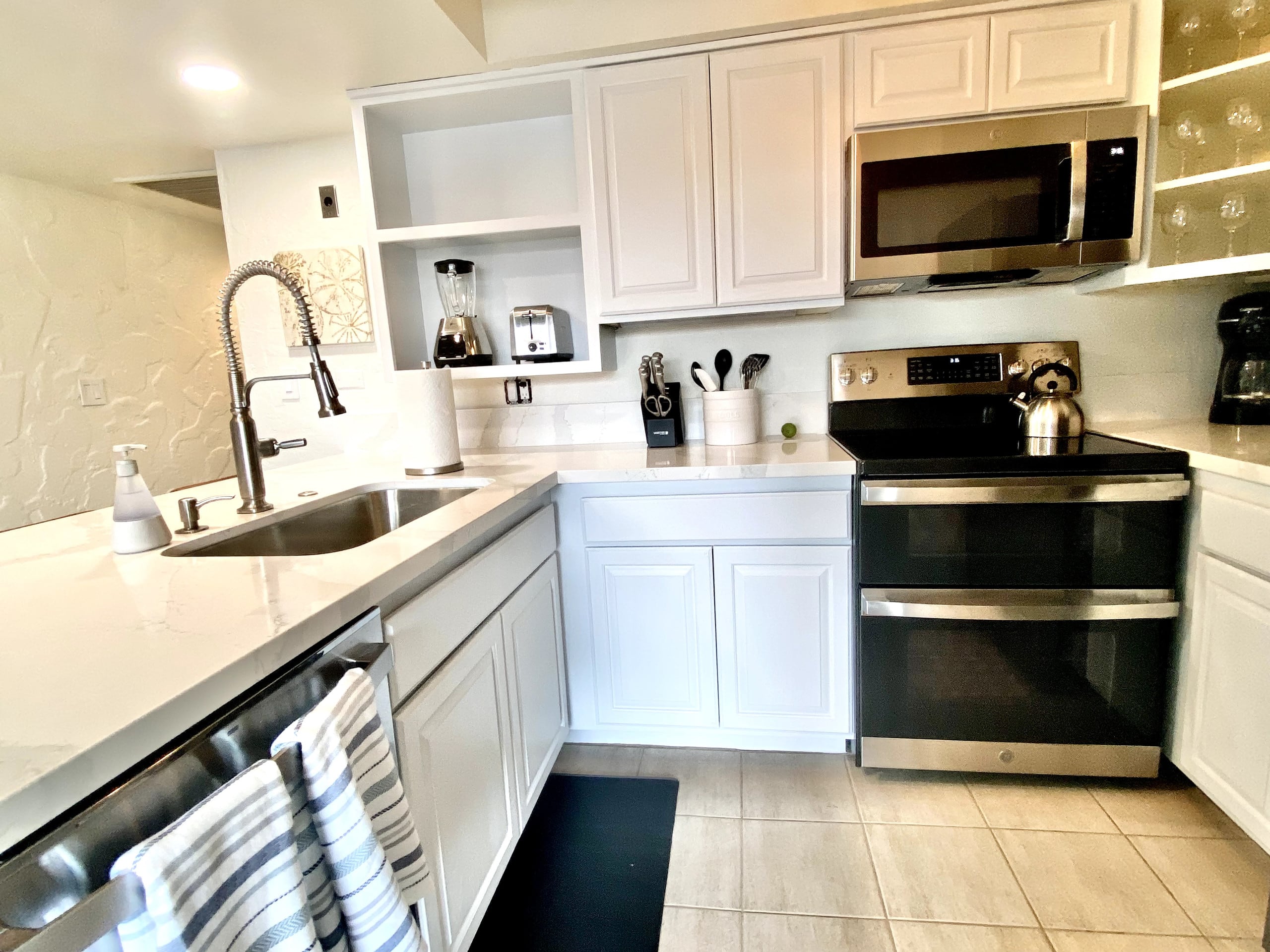 Condo in Kailua-Kona · ★4.96 · 1 bedroom · 2 beds · 1 bath - Image 5