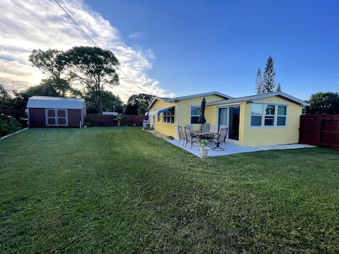 cozy coastal home (fenced yard)